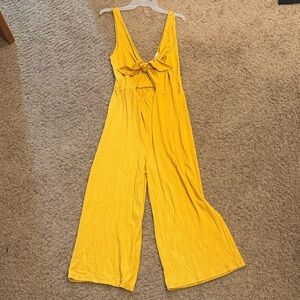 Love Tree Mustard Color Sleeveless Summer Jumpsuit Women’s size Medium NWT